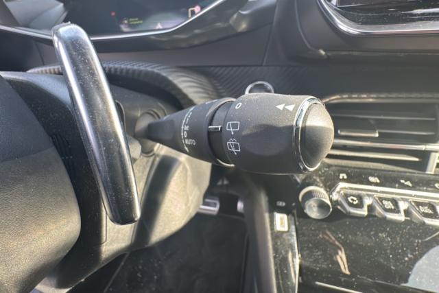 Peugeot 2008 image 2