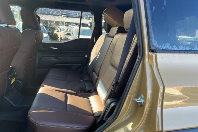 Toyota Land Cruiser image 7