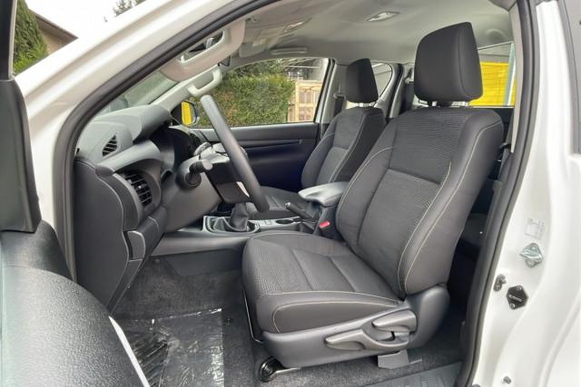 Toyota Hilux image 2