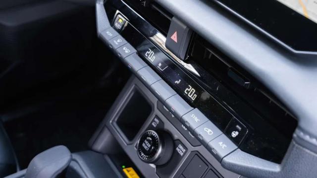 Toyota Hilux image 4