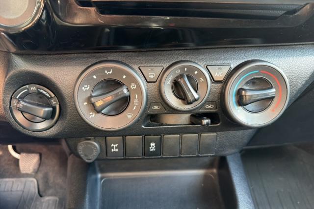 Toyota Hilux image 5