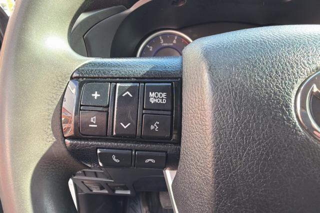 Toyota Hilux image 2