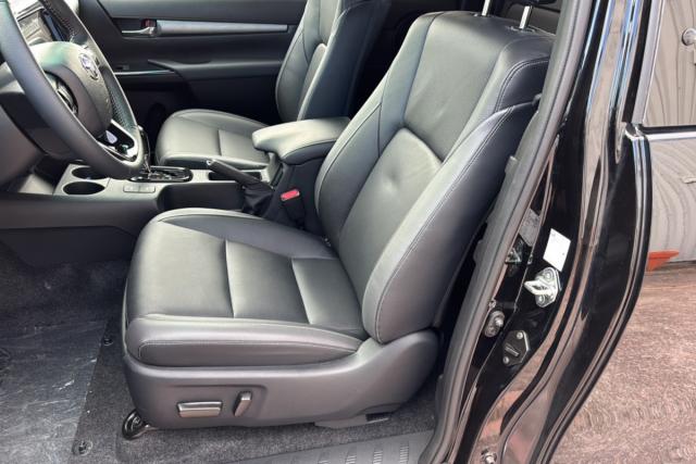 Toyota Hilux image 8