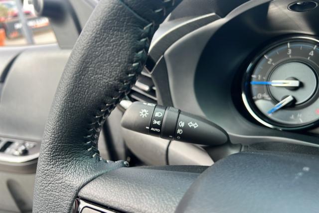 Toyota Hilux image 2