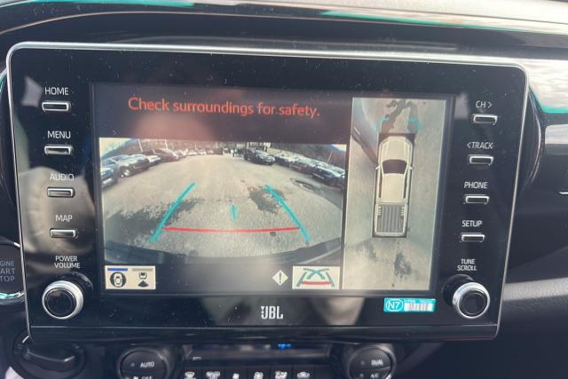 Toyota Hilux image 8