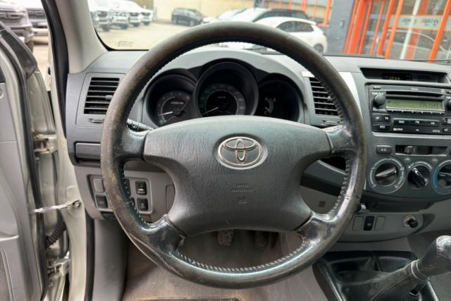 Toyota Hilux image 1