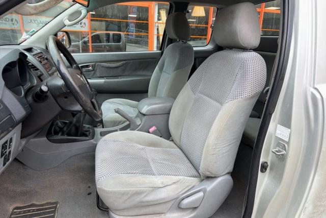 Toyota Hilux image 6