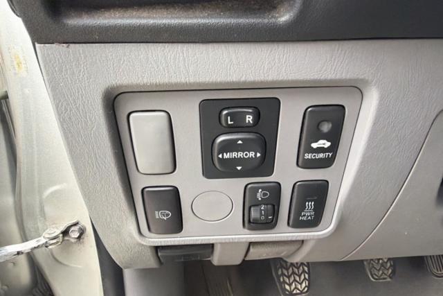 Toyota Hilux image 2