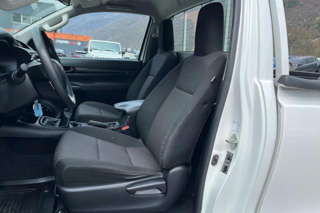 Toyota Hilux image 2