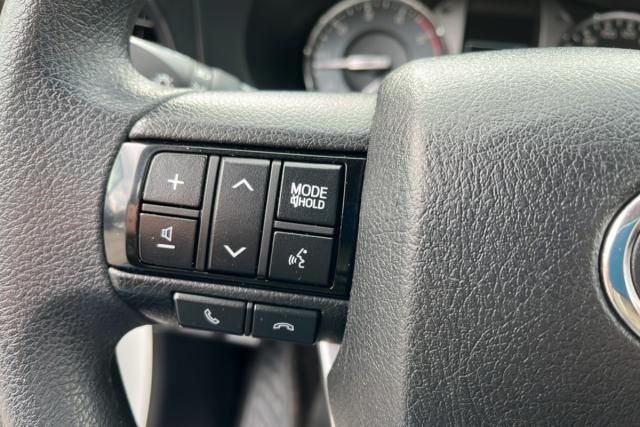 Toyota Hilux image 8