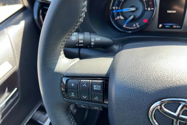 Toyota Hilux image 4