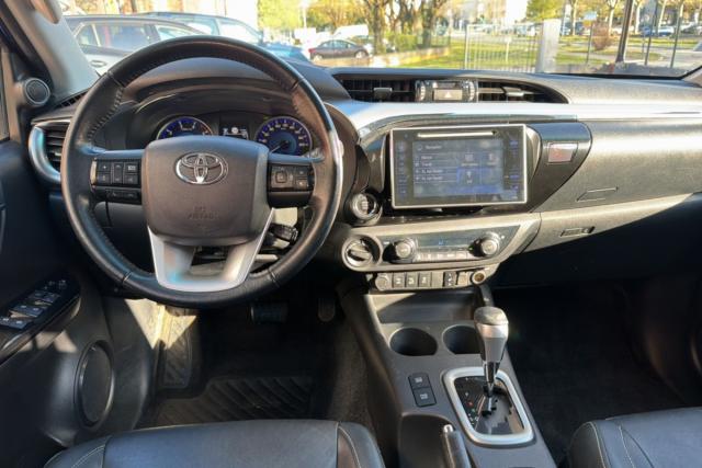 Toyota Hilux image 8