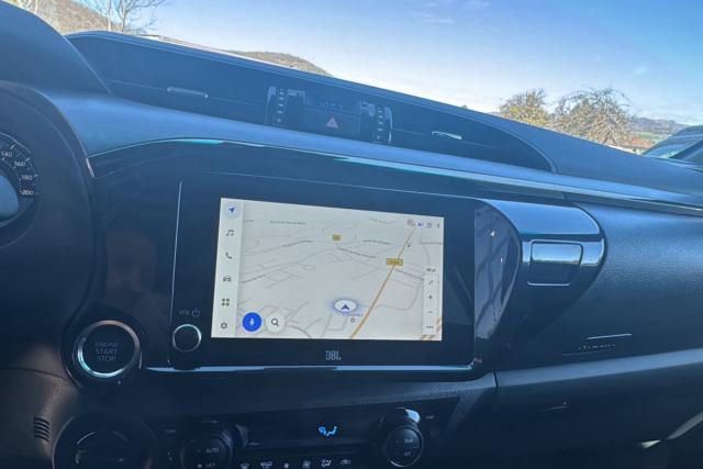 Toyota Hilux image 2