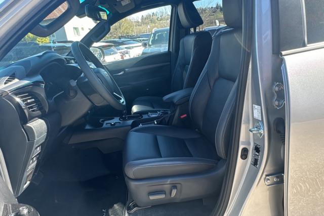 Toyota Hilux image 8