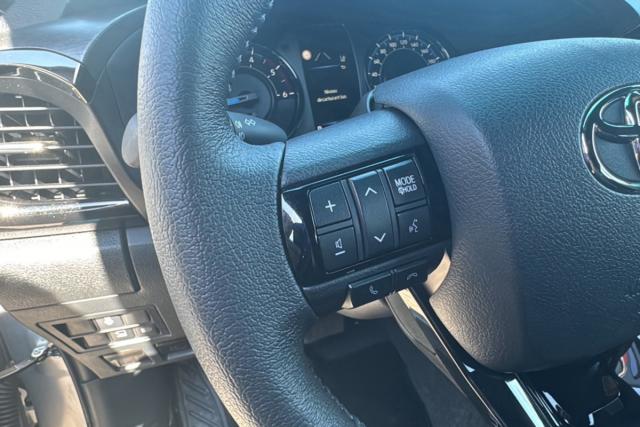 Toyota Hilux image 4