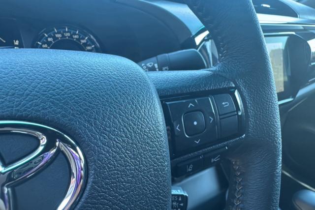 Toyota Hilux image 5