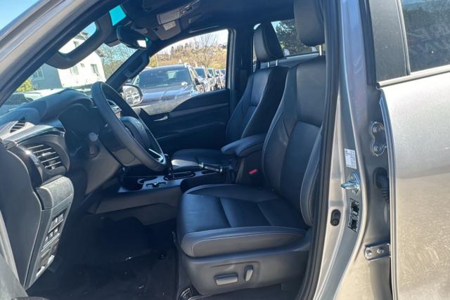 Toyota Hilux image 5