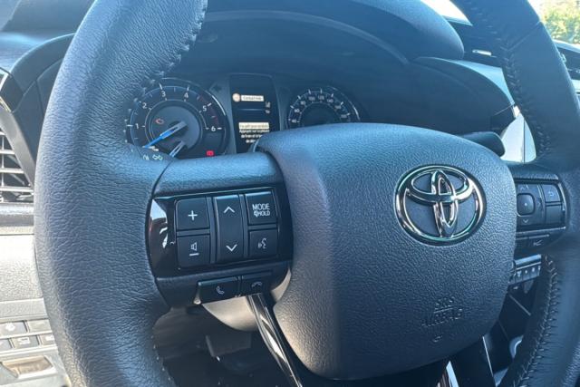 Toyota Hilux image 8
