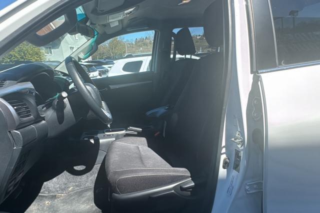 Toyota Hilux image 8