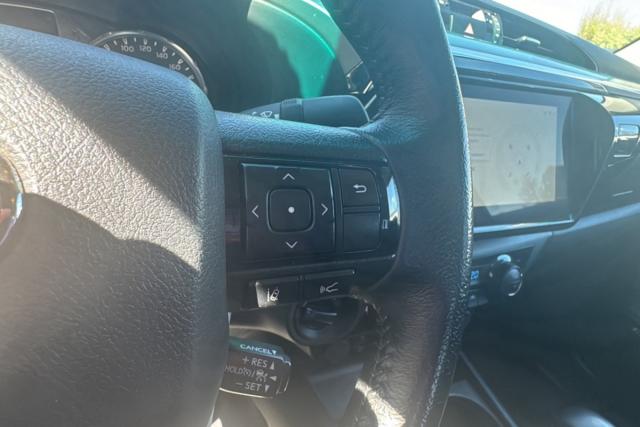 Toyota Hilux image 2