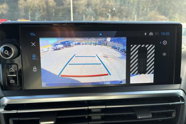 Peugeot Traveller image 1