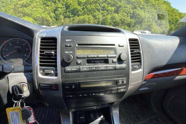 Toyota Land Cruiser image 9