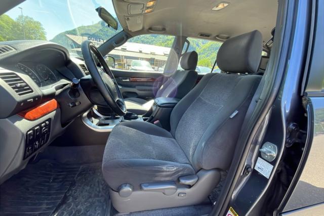 Toyota Land Cruiser image 5