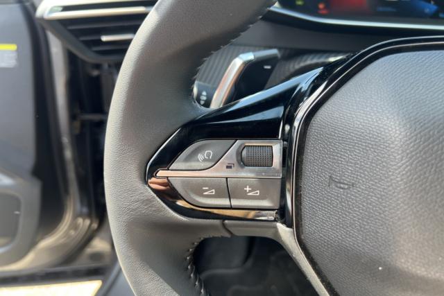Peugeot 2008 image 2