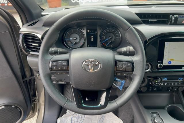 Toyota Hilux image 1