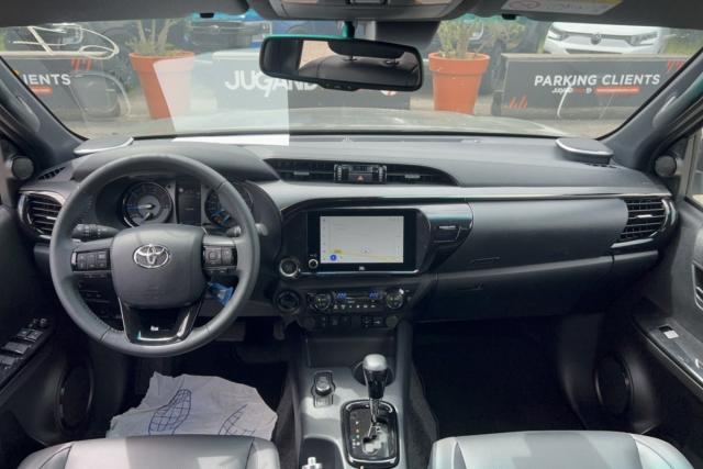 Toyota Hilux image 9