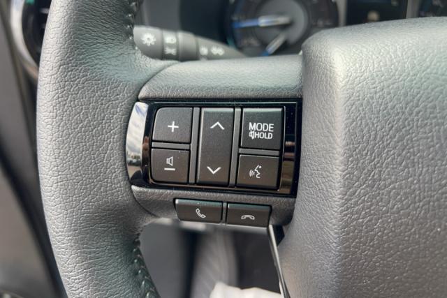 Toyota Hilux image 8