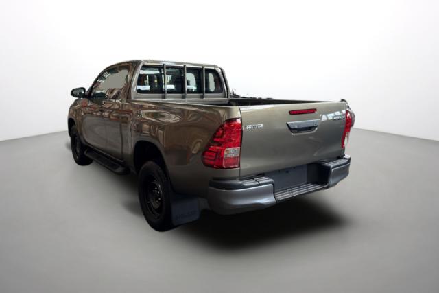 Toyota Hilux image 8