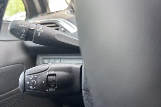 Peugeot 2008 image 2