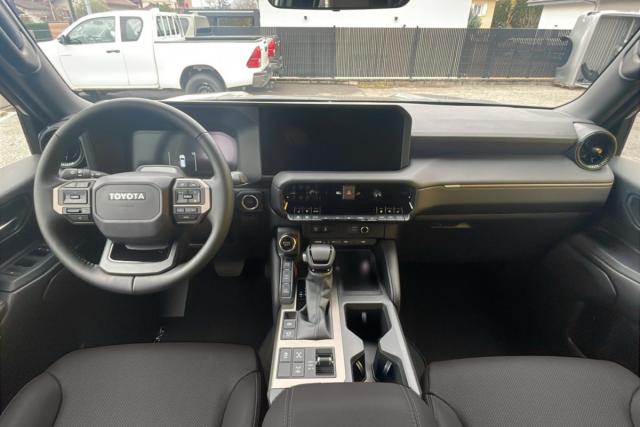 Toyota Land Cruiser image 8
