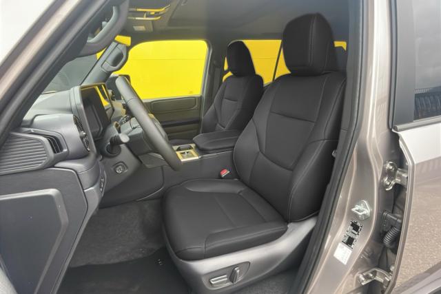 Toyota Land Cruiser image 5
