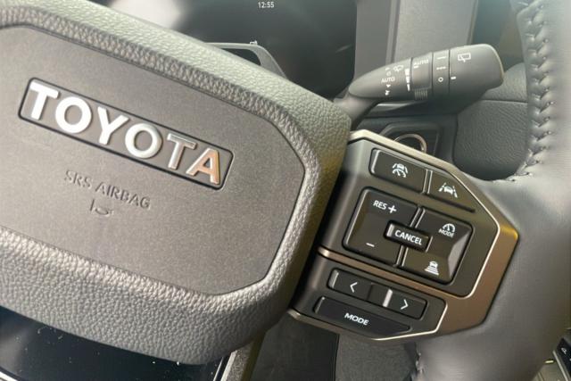 Toyota Land Cruiser image 2