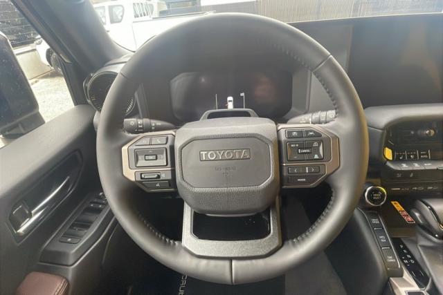 Toyota Land Cruiser image 7