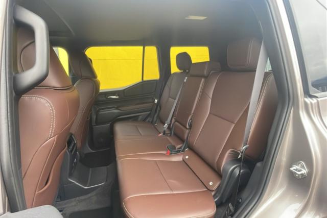 Toyota Land Cruiser image 3