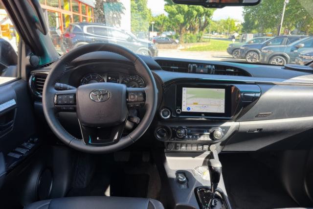 Toyota Hilux image 2