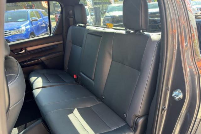 Toyota Hilux image 5