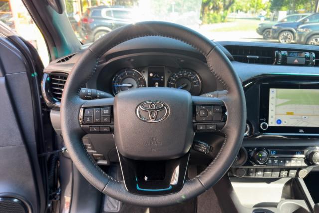 Toyota Hilux image 8