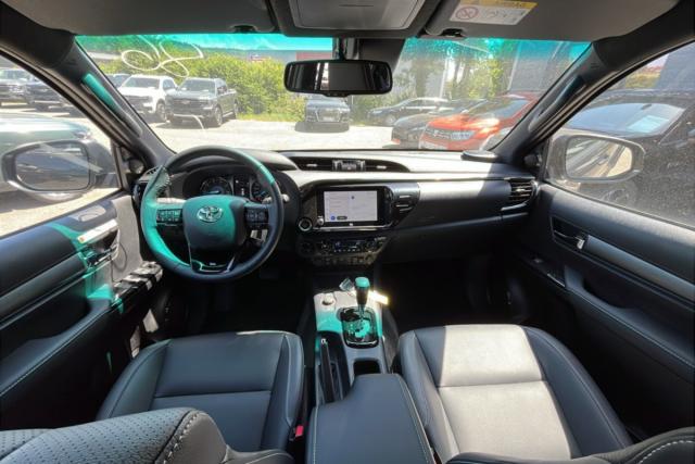 Toyota Hilux image 8