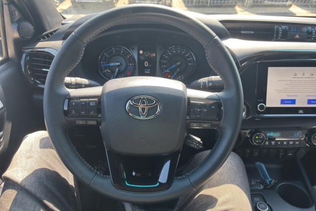 Toyota Hilux image 1
