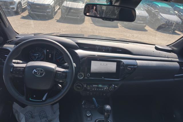 Toyota Hilux image 7