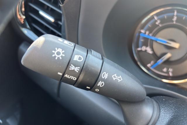 Toyota Hilux image 2