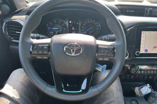 Toyota Hilux image 9