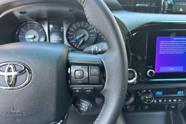 Toyota Hilux image 2
