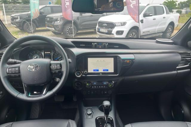 Toyota Hilux image 4