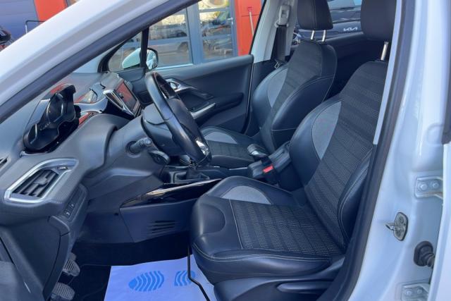 Peugeot 2008 image 3