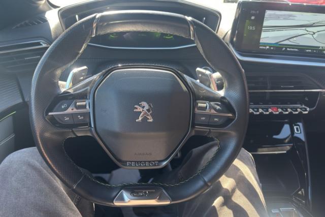 Peugeot 208 image 1